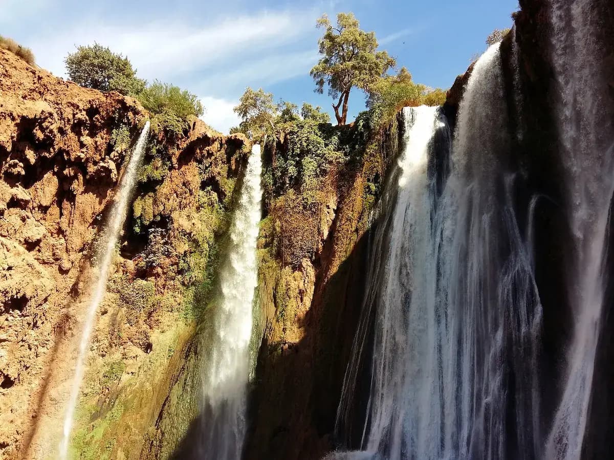 Découvrez les Cascades d'Ouzoud au Maroc : Guide de Voyage