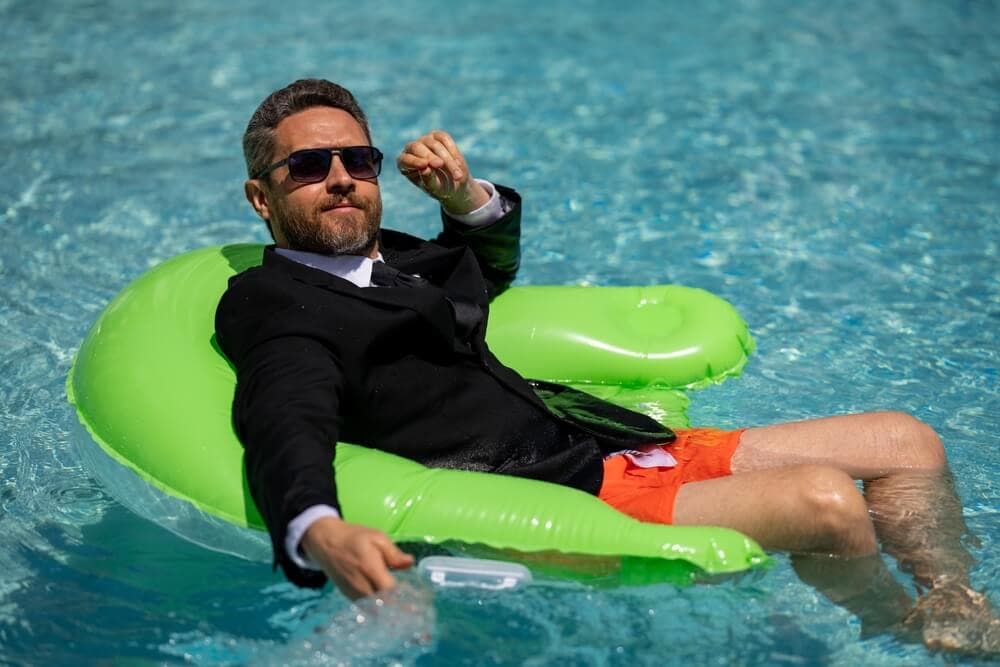 Comment s'habiller pour aller à la piscine homme